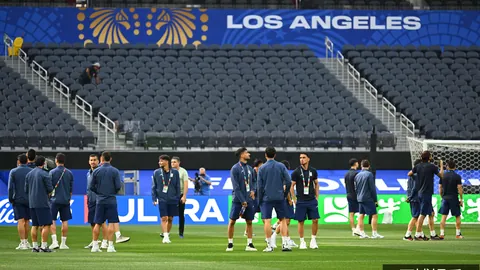 2026欧联杯焦点战：米兰4-2逆袭，吉鲁领衔破门盛宴